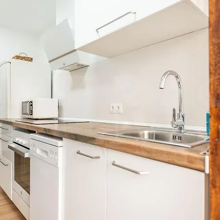 Charming In La Malagueta By Rems